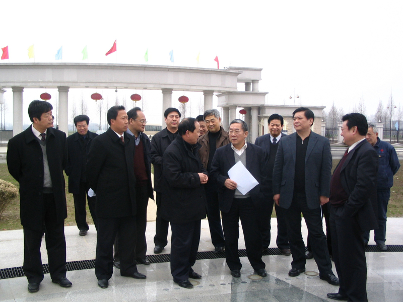 2006年2月12日，湖北省常務副省長周堅衛到公司調研