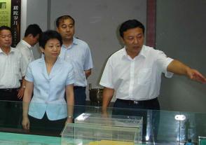 2009年8月6日，時任江蘇省委常委、副省長黃莉新視察今世緣。