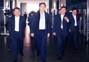 2013年3月19日，時任淮安市委書記、現(xiàn)任江蘇省政協(xié)副主席姚曉東在時任市委常委、縣委書記董平的陪同下視察今世緣。